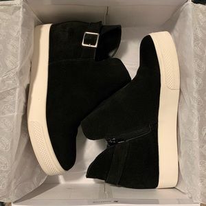 Steve Madden wedge sneaker. Black/Suede. Size 8